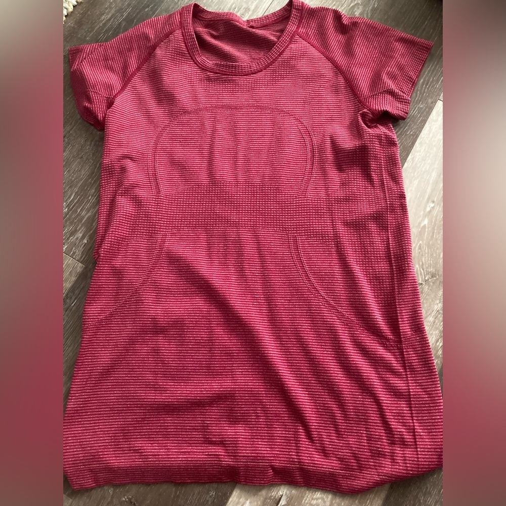 Lululemon red swiftly top size 8